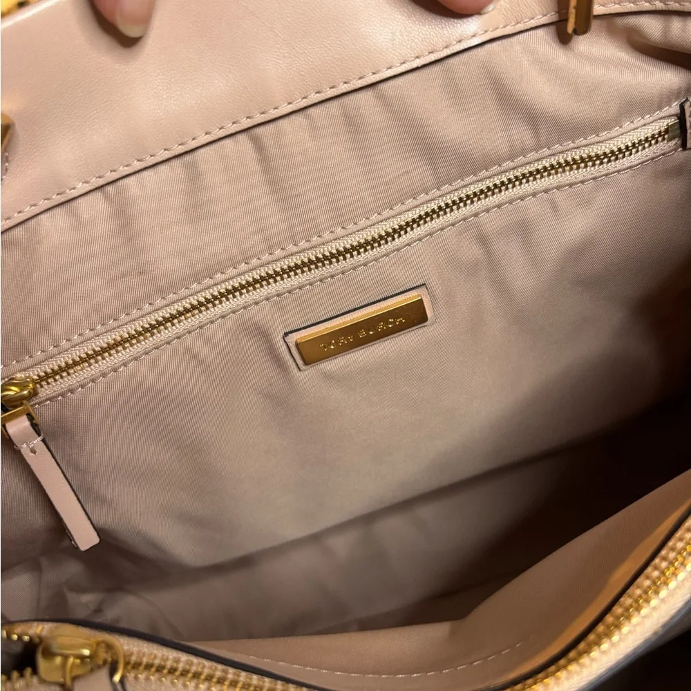 Tory Burch Fleming Soft Quilted Leather Tote – Chain Strap – Blush w/ Dust bag - Picture 9 of 10